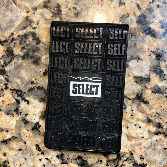 Brand new discontinued MAC blush and highlight - Picture 2 of 3